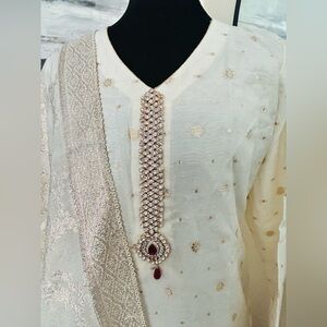 Exquisite Gold and Red Gemstone Necklace